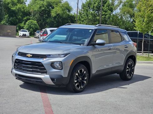 Used 2023 Chevrolet TrailBlazer LT FWD image 2