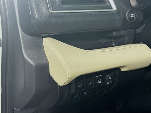 Used 2020 Subaru Ascent Limited w/ Technology Package image 10