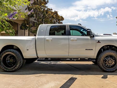 Used 2024 RAM 3500 Laramie w/ Night Edition AWD/4WD image 9