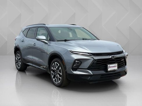 Used 2025 Chevrolet Blazer RS FWD image 3