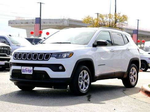 New 2026 Jeep Compass Latitude image 7