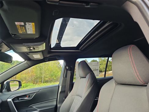 New 2025 Toyota RAV4 SE image 9