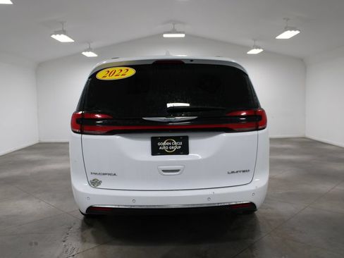Used 2022 Chrysler Pacifica Limited FWD image 9