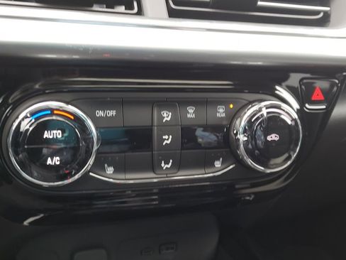 New 2026 Chevrolet Trax LT w/ Sunroof Package image 19