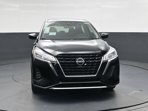 Certified 2025 Nissan Kicks Play S FWD image 4
