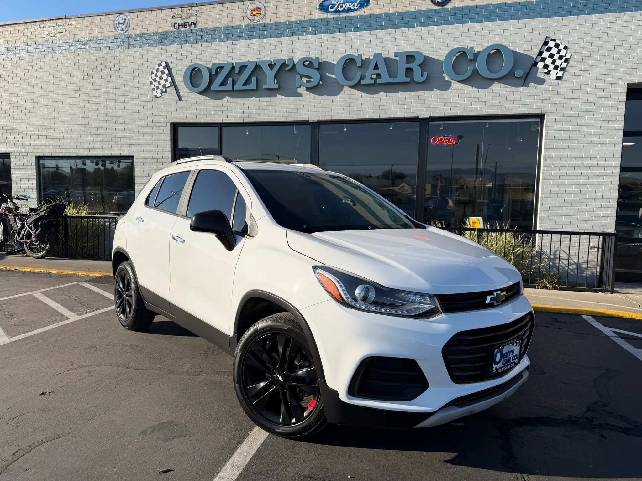 Used 2019 Chevrolet Trax LT w/ Sun & Sound Package AWD/4WD image 2