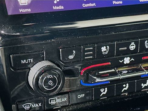 Certified 2024 Jeep Grand Cherokee L Limited w/ Luxury Tech Group II image 32