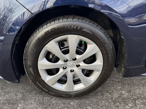 Used 2022 Toyota Corolla LE image 12