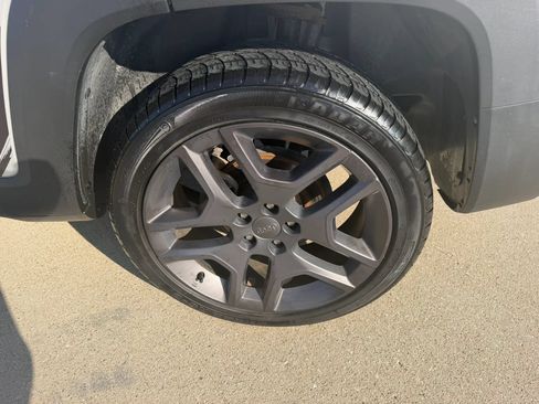 Used 2020 Jeep Renegade Altitude AWD/4WD image 30