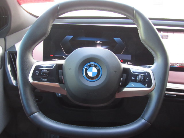 Used 2022 BMW iX xDrive50 w/ Sport Package AWD/4WD image 25
