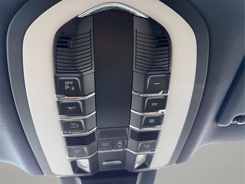 Used 2017 Porsche Macan S image 49