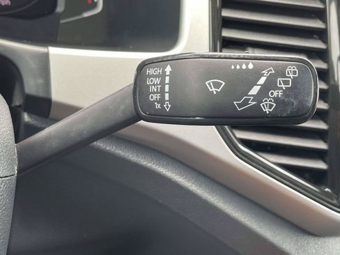 Used 2022 Volkswagen Atlas Cross Sport SEL R-Line AWD/4WD image 27