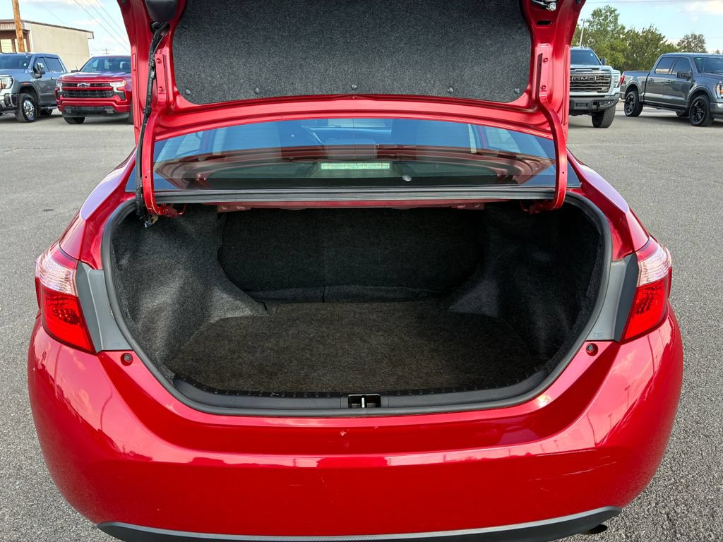 Used 2018 Toyota Corolla LE FWD image 5