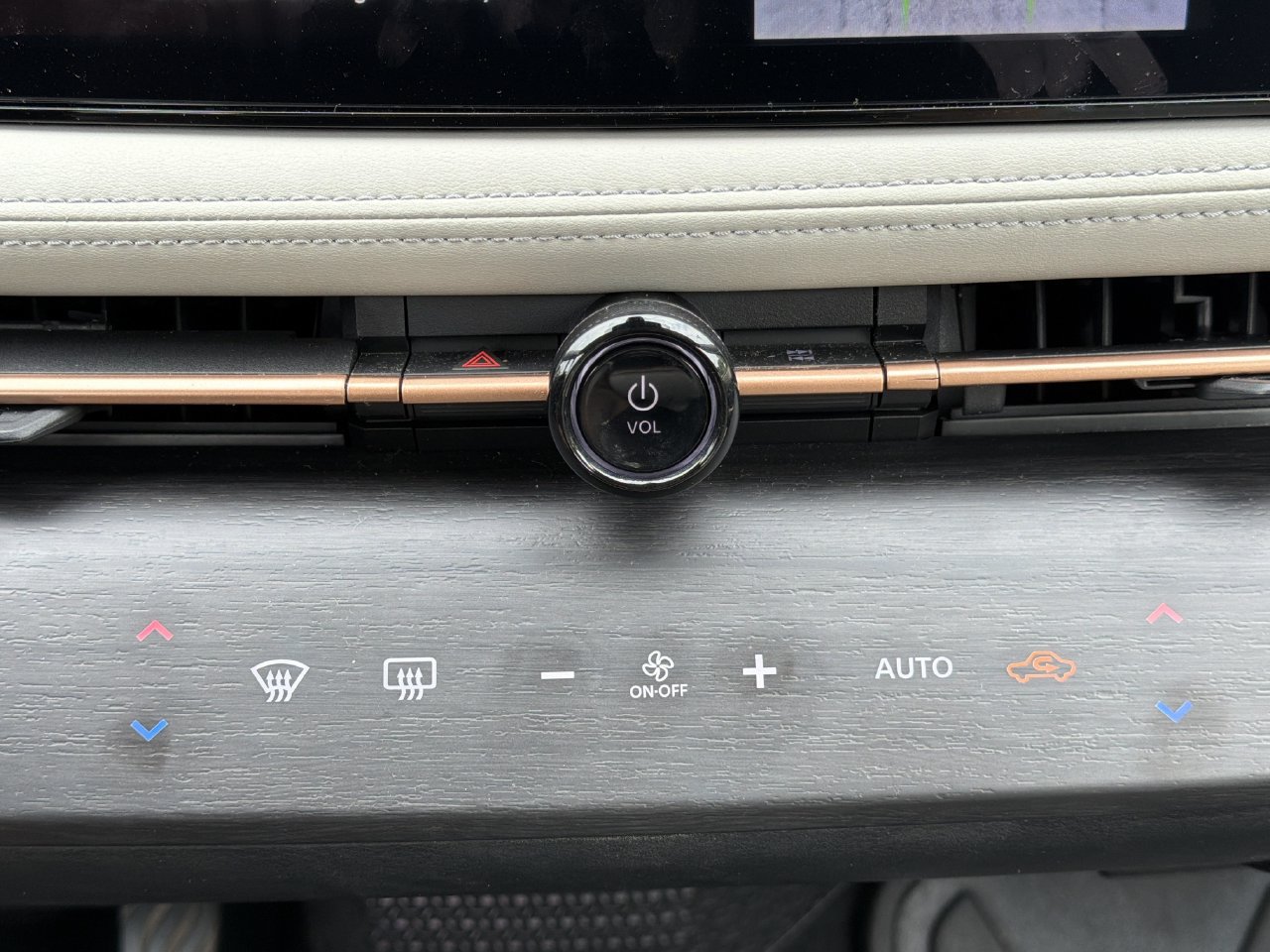 Certified 2023 Nissan Ariya FWD image 5