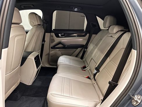 Used 2019 Porsche Cayenne E-Hybrid AWD/4WD image 14