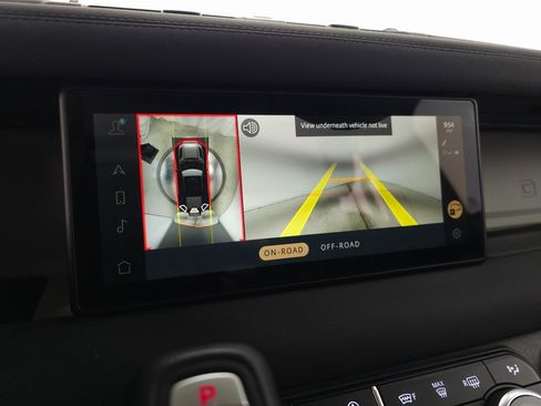 Used 2023 Land Rover Defender 110 SE image 30