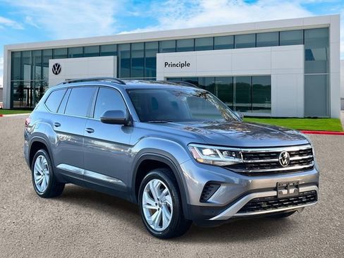 Used 2022 Volkswagen Atlas SE image 2