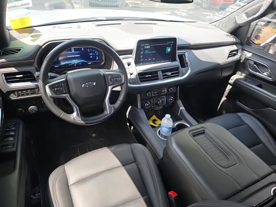 Used 2023 Chevrolet Suburban Z71 w/ Luxury Package AWD/4WD image 4