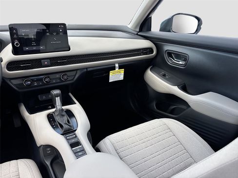 Certified 2026 Honda HR-V LX image 25
