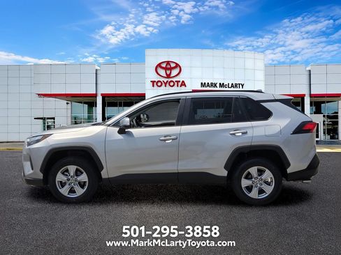Used 2025 Toyota RAV4 XLE FWD image 2