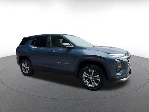 Used 2025 Chevrolet Equinox LT FWD image 2