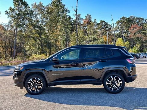 Used 2023 Jeep Compass Limited w/ Mopar Graphics Package image 5