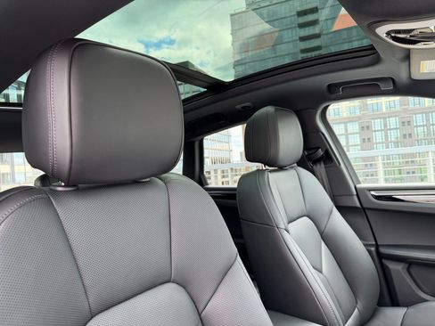 Certified 2026 Porsche Macan AWD/4WD image 13