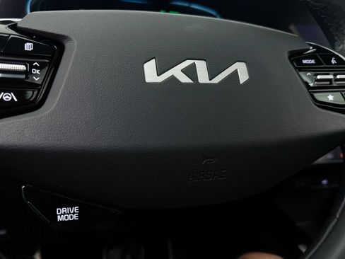 Used 2024 Kia Niro EX Touring FWD image 10