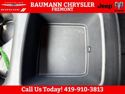 Used 2025 Chrysler Pacifica Select FWD image 25