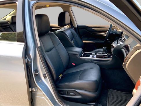 Used 2016 INFINITI Q70 3.7 AWD/4WD image 9