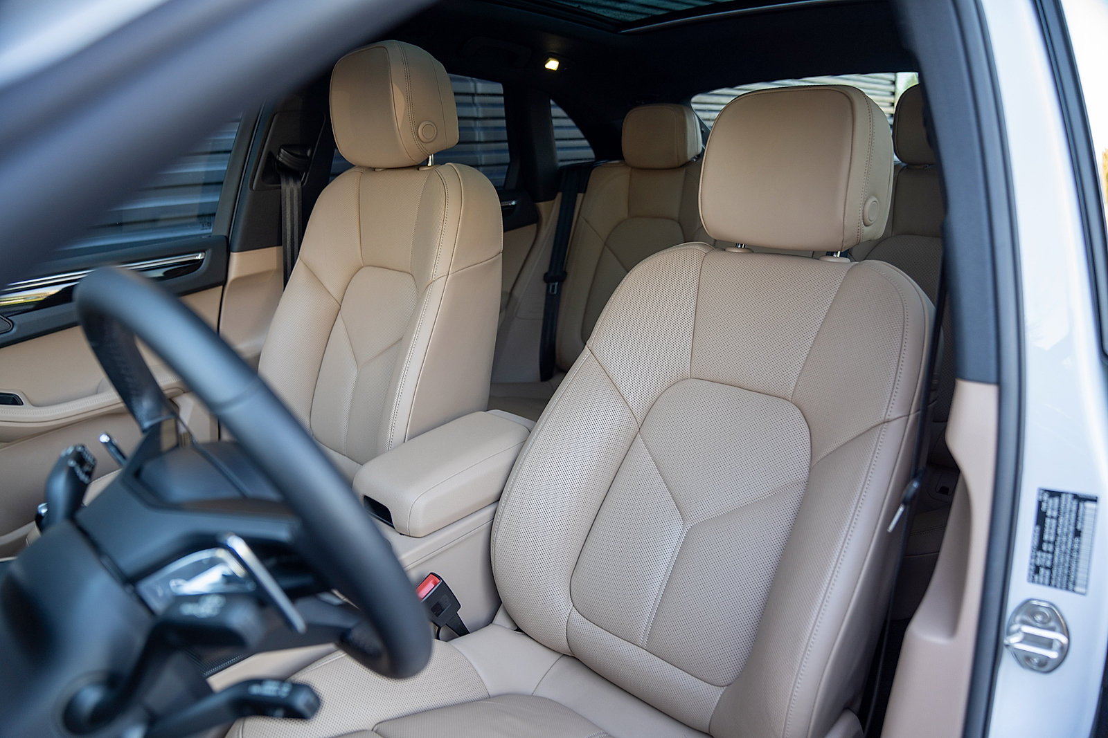 Certified 2026 Porsche Macan AWD/4WD image 5