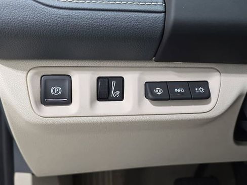 Used 2021 GMC Acadia Denali w/ Denali Technology Package image 23