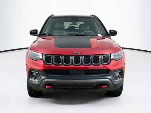 Used 2025 Jeep Compass Trailhawk AWD/4WD image 2