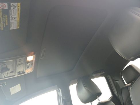 Used 2022 Toyota Tacoma TRD Off-Road w/ TRD Premium Off Road Package image 11