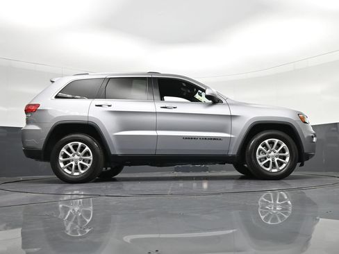 Used 2021 Jeep Grand Cherokee Laredo RWD image 24