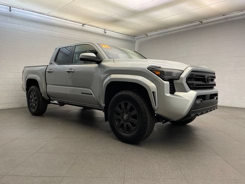 Used 2024 Toyota Tacoma SR5 RWD image 7