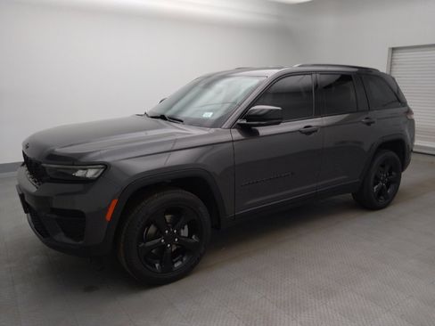 Used 2022 Jeep Grand Cherokee Altitude image 2