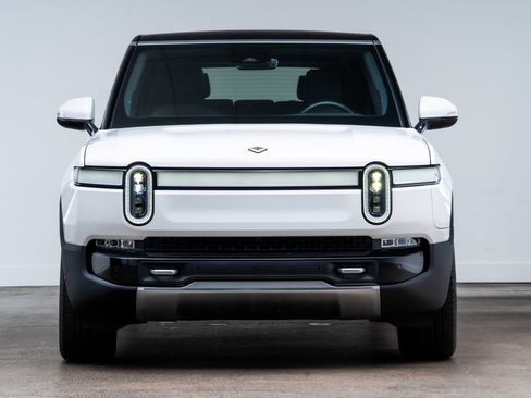 Used 2024 Rivian R1S Adventure AWD/4WD image 2