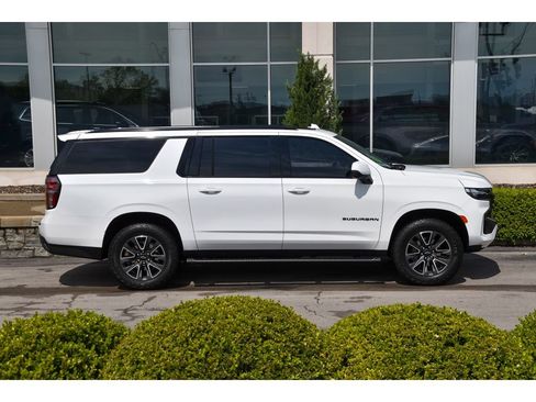 Used 2024 Chevrolet Suburban Z71 w/ Luxury Package AWD/4WD image 3