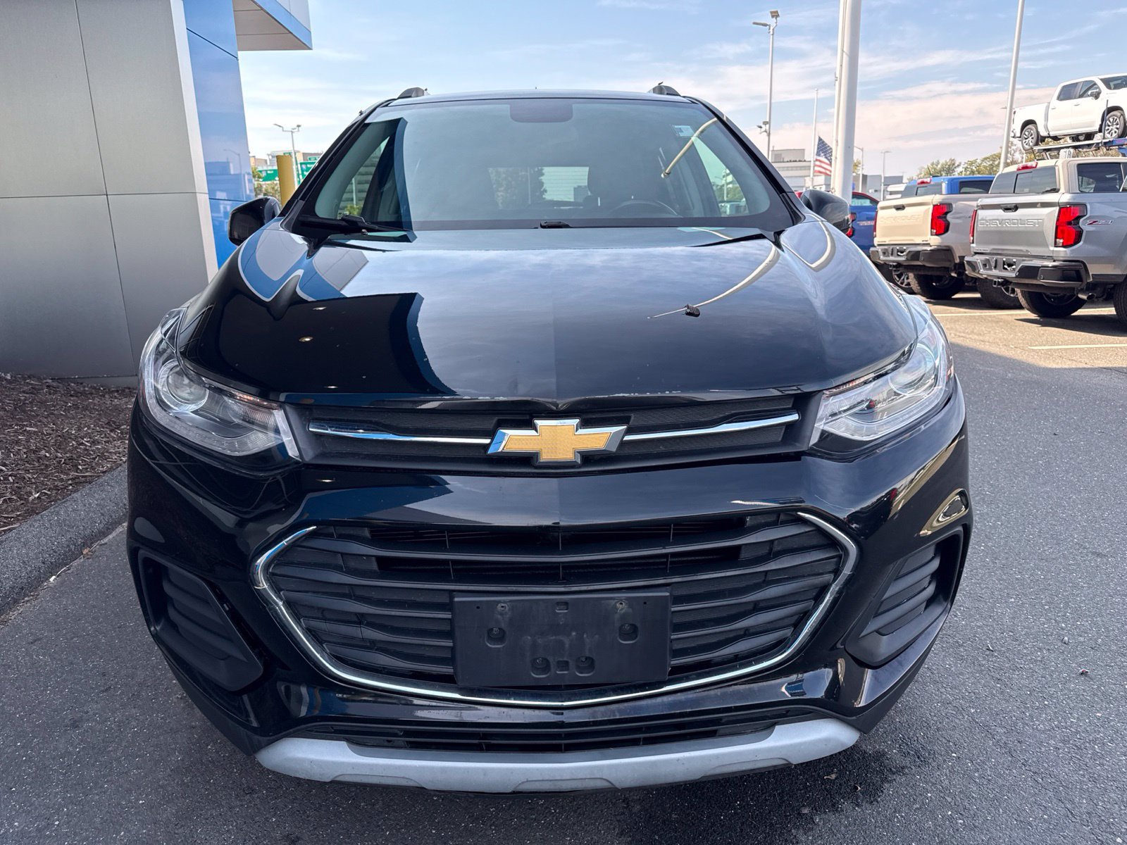 Used 2020 Chevrolet Trax LT w/ LT Convenience Package AWD/4WD image 3