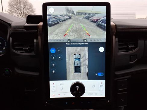 Used 2022 Ford F150 Lightning Lariat image 15