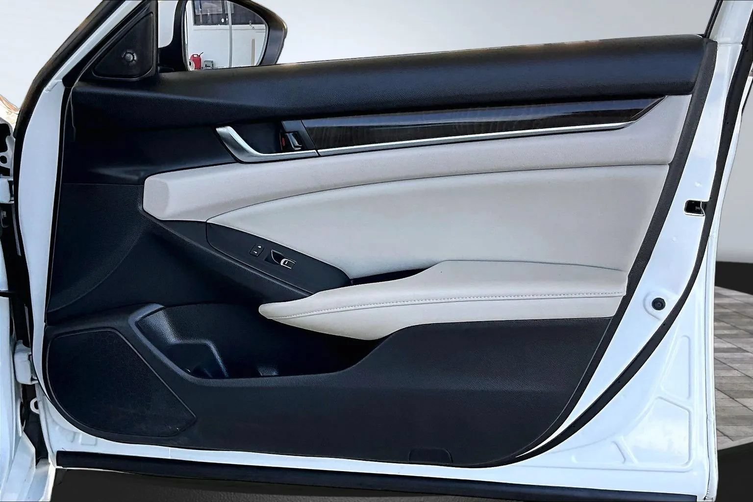 Used 2018 Honda Accord EX-L image 25