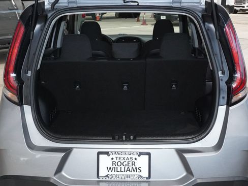 Used 2023 Kia Soul LX w/ LX Technology Package FWD image 27