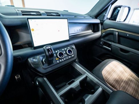 Used 2025 Land Rover Defender 110 X image 48