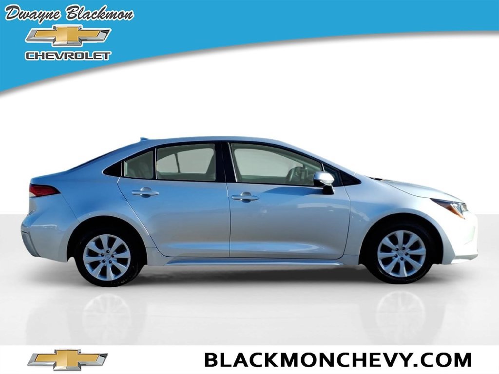 Used 2024 Toyota Corolla LE FWD image 2
