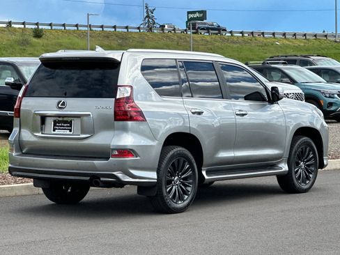 Used 2022 Lexus GX 460 Premium w/ Accessory Package AWD/4WD image 3