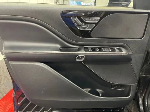 Used 2022 Lincoln Aviator AWD image 8