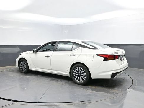 Used 2025 Nissan Altima 2.5 SV FWD image 8