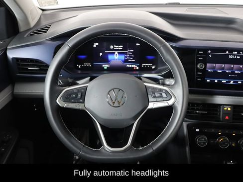 Used 2024 Volkswagen Taos SE FWD image 7