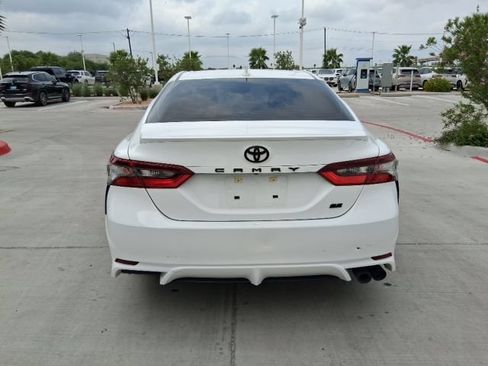Used 2023 Toyota Camry SE FWD image 5